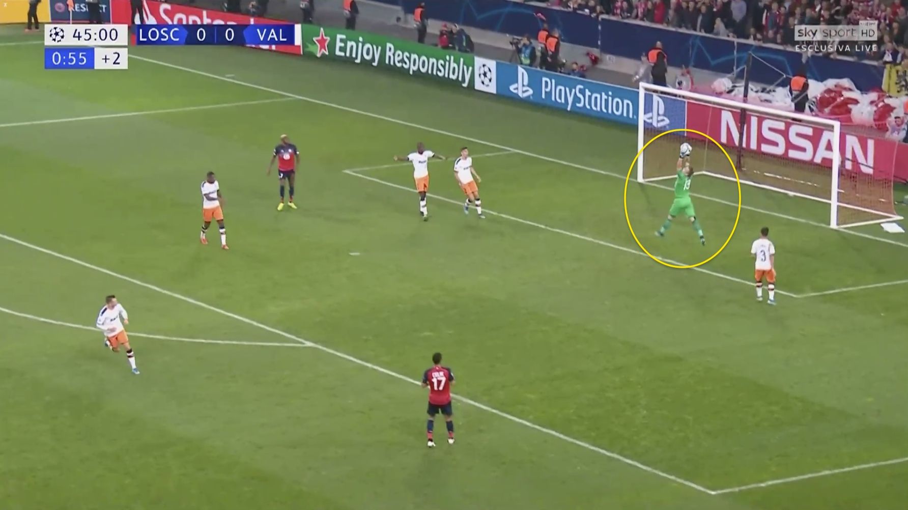 خروج الحارس من المرمى