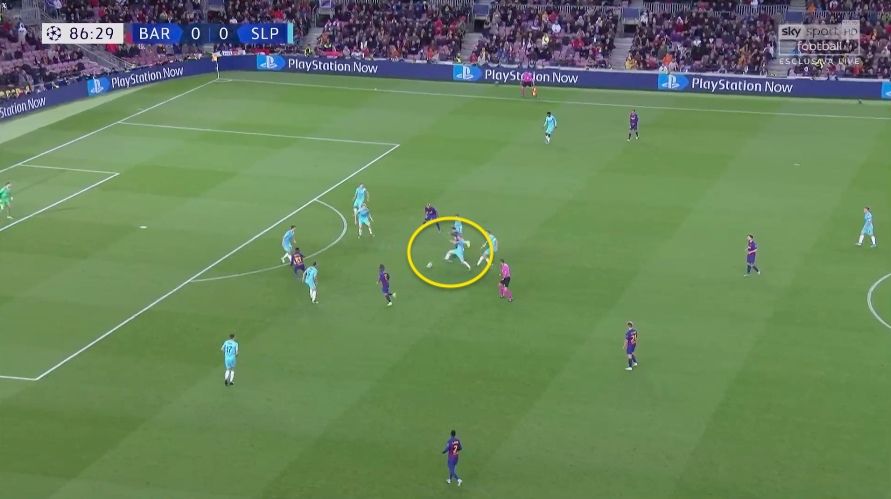 إلتحام على كرة مشتركة